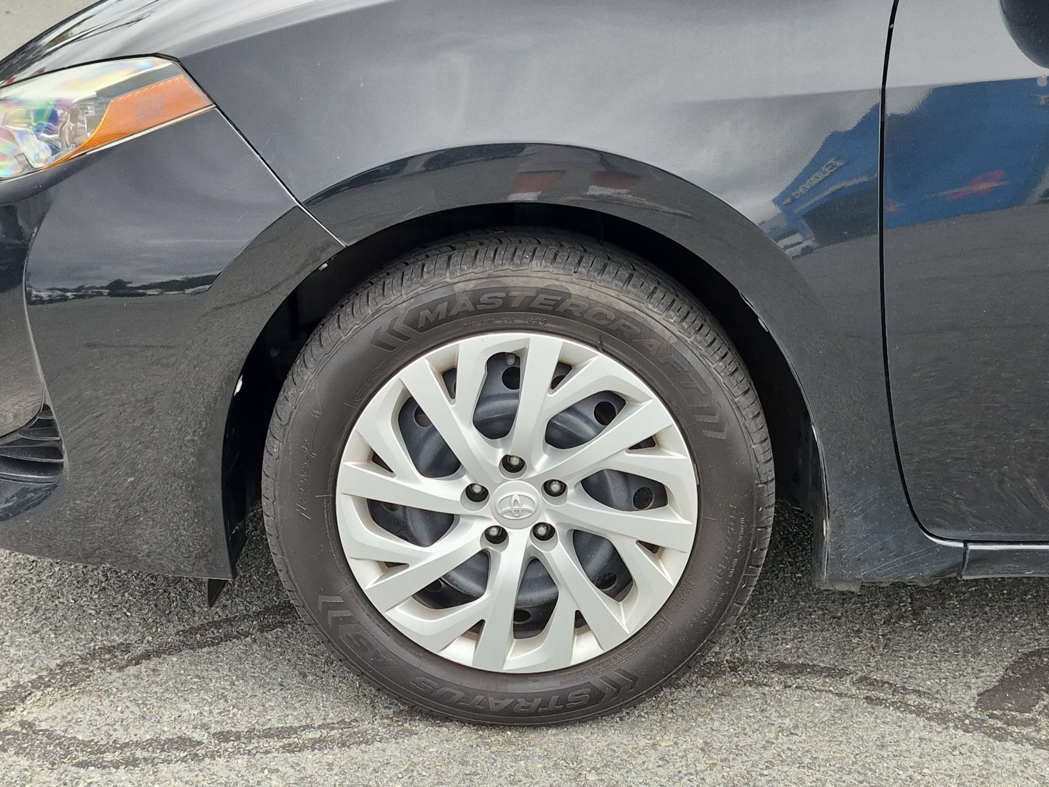 Used 2018  Toyota L image 10