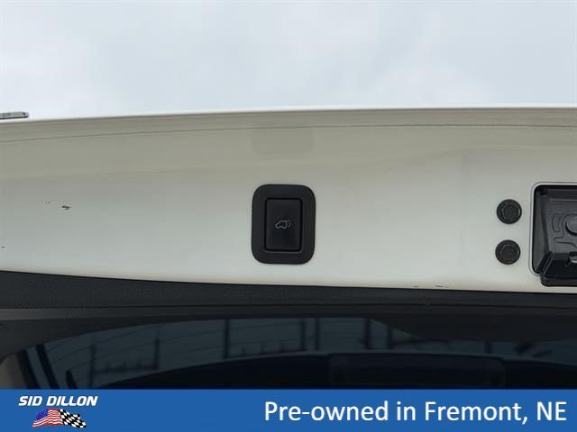Used 2018 Blizzard Pearl Toyota XLE image 6