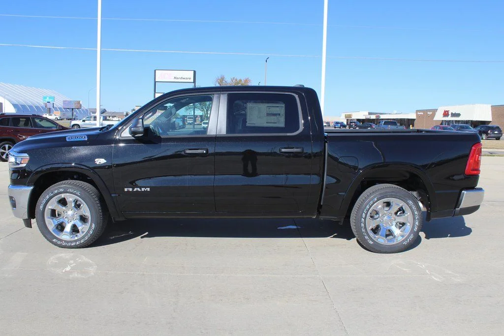 New 2026 Diamond Black Crystal Pearl-Coat Exterior Paint RAM Big Horn/Lone Star image 6