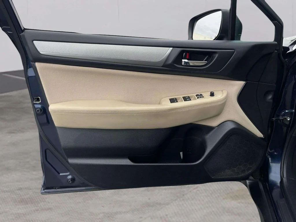 Used 2018 Dark Blue Pearl Subaru 2.5i Premium image 18