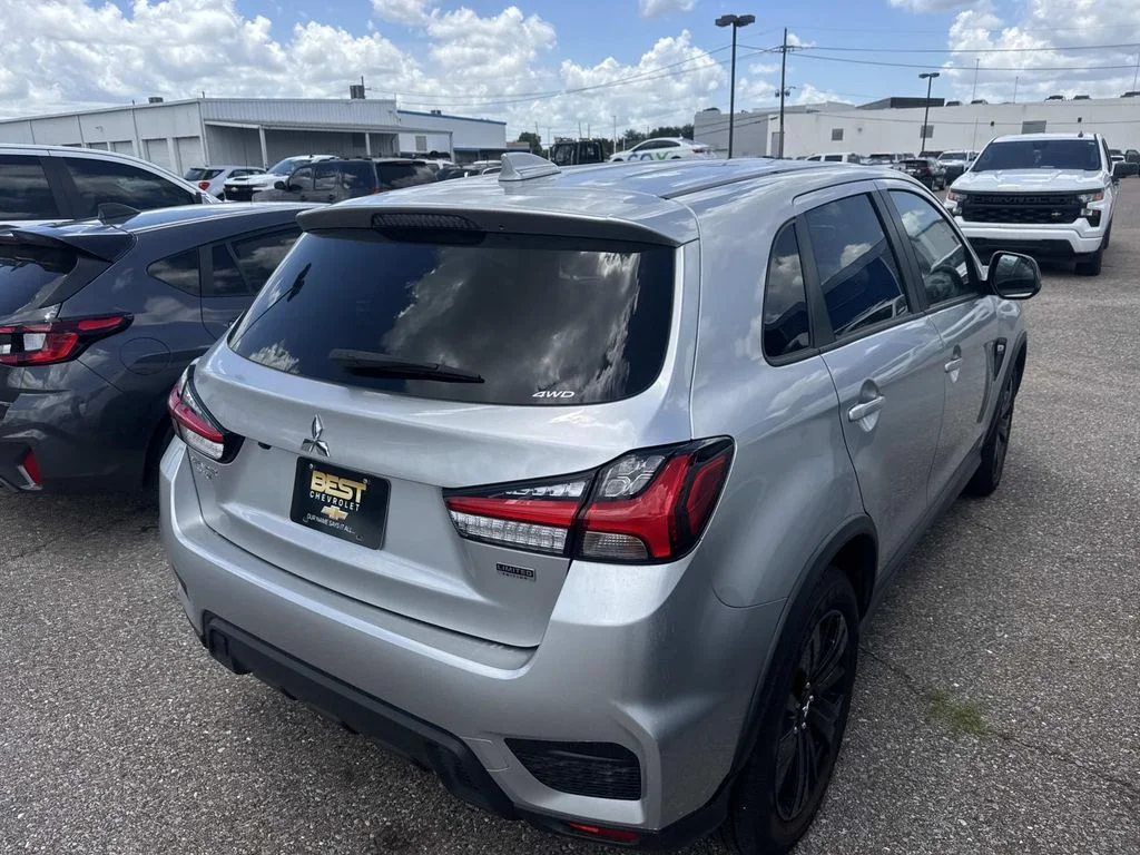 Used 2025 White Mitsubishi 2.0 LE image 12