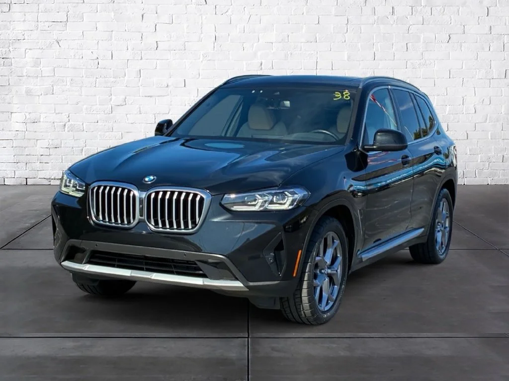 Used 2024 Black BMW xDrive30i image 2