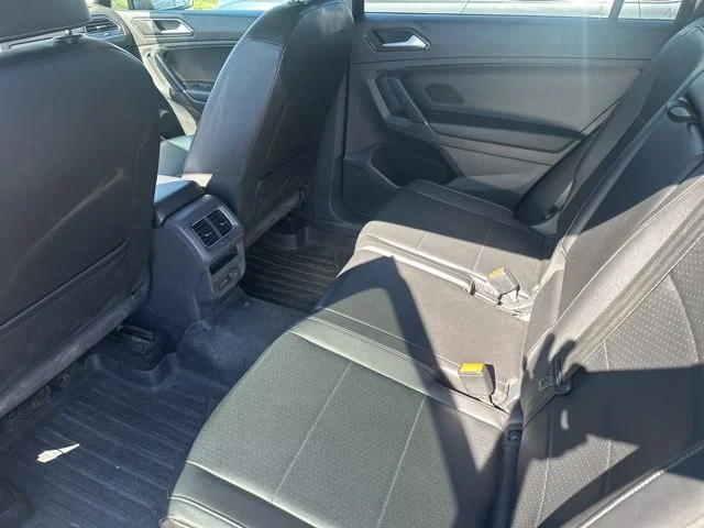 Used 2018 Platinum Gray Metallic Volkswagen 2.0T SE image 11