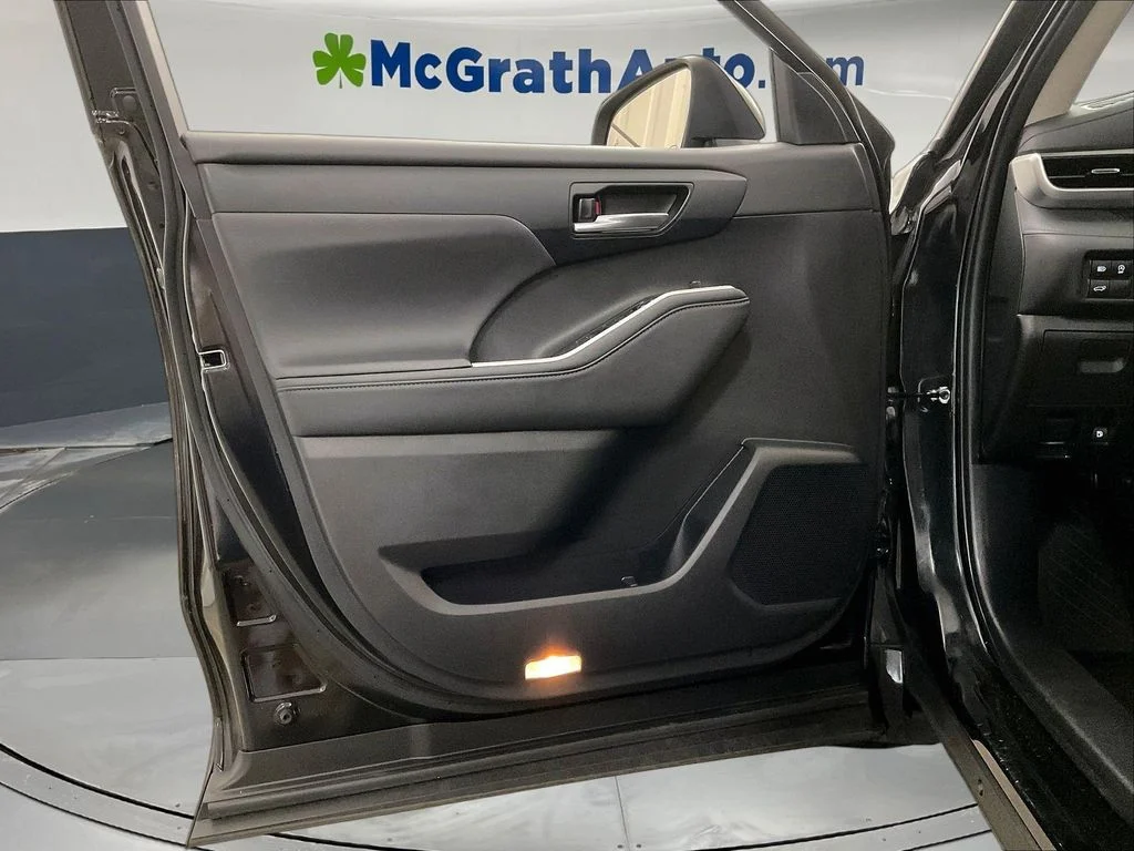 Used 2024 Black Toyota XLE image 27