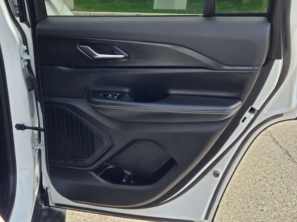 Certified Used 2023 White Jeep Altitude X image 9