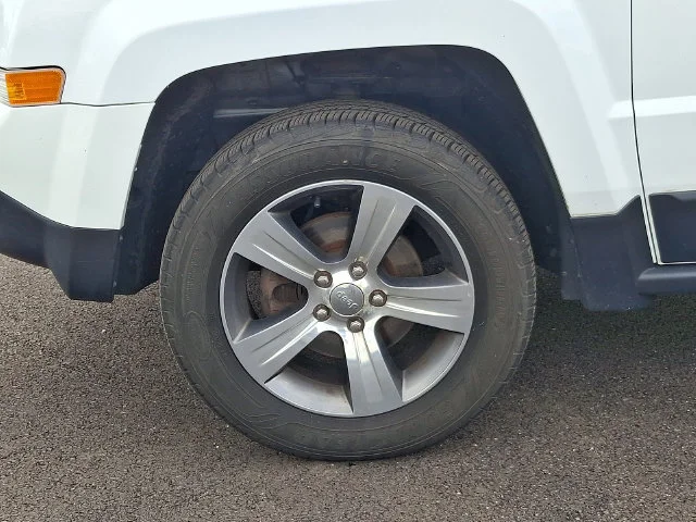 Used 2017 White Jeep High Altitude image 11