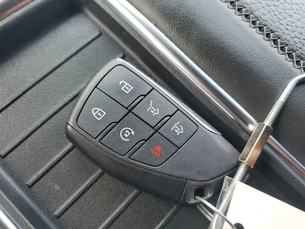 Used 2024 Onyx Black GMC Denali image 23