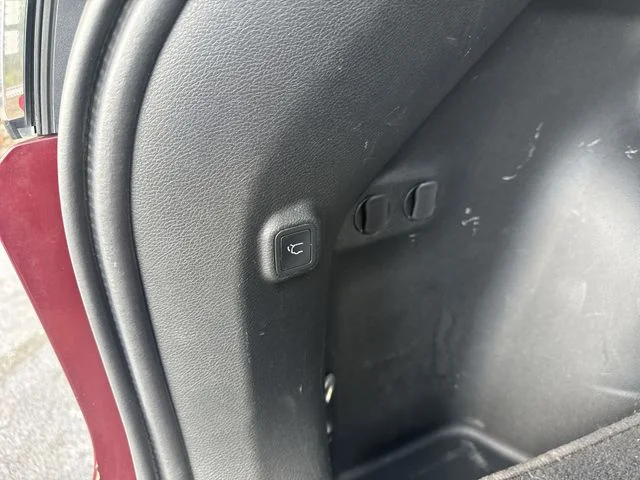 Used 2019 Red Jeep Limited image 13