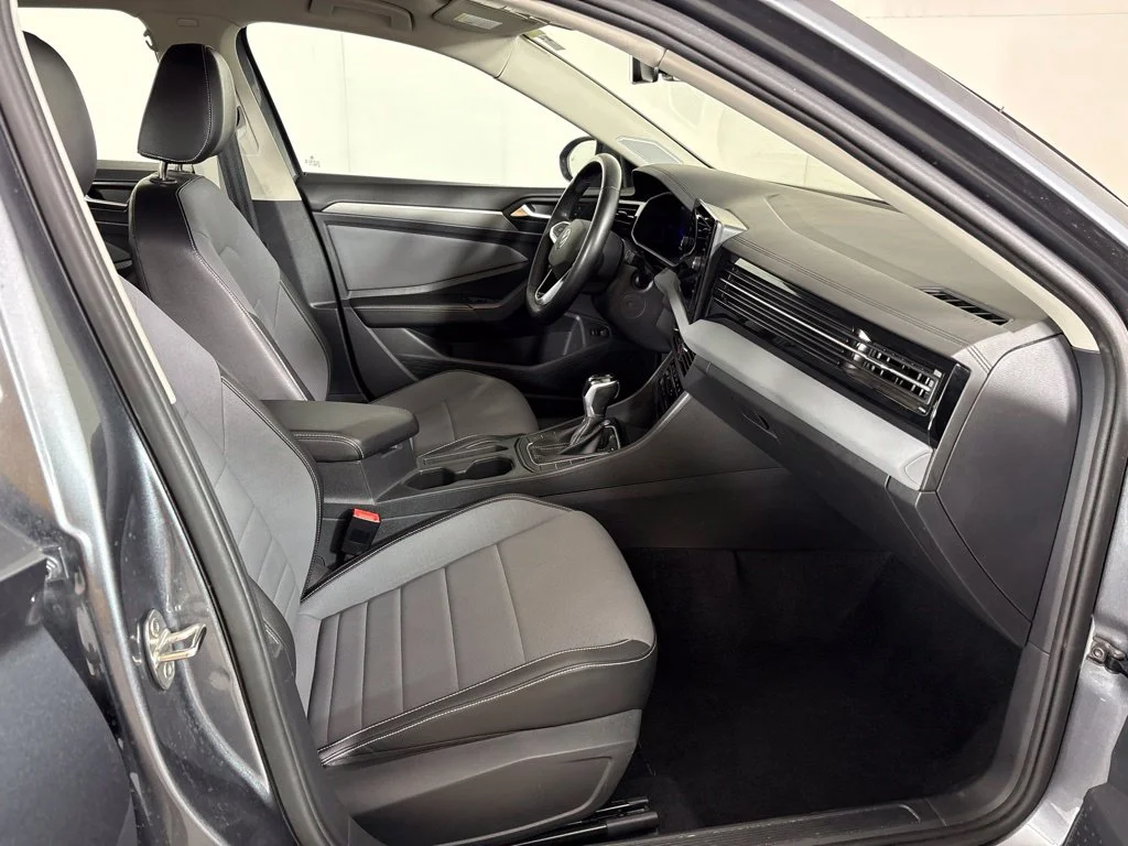 Used 2025 Gray Volkswagen 1.5T SE image 14