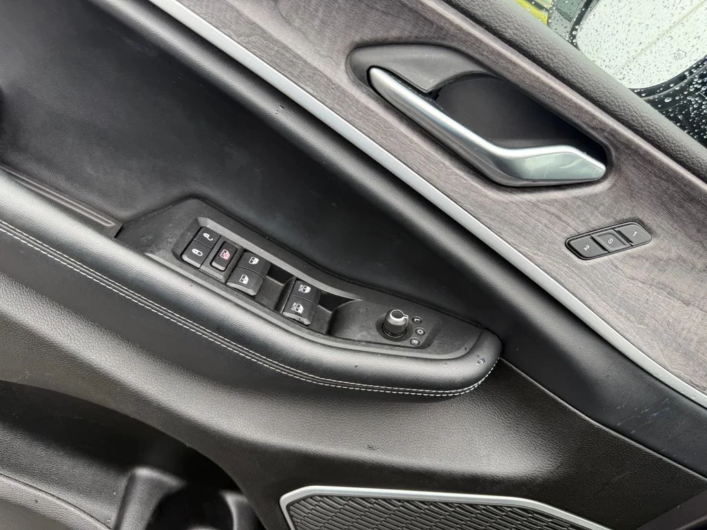 Used 2022 Gray Jeep Limited image 6