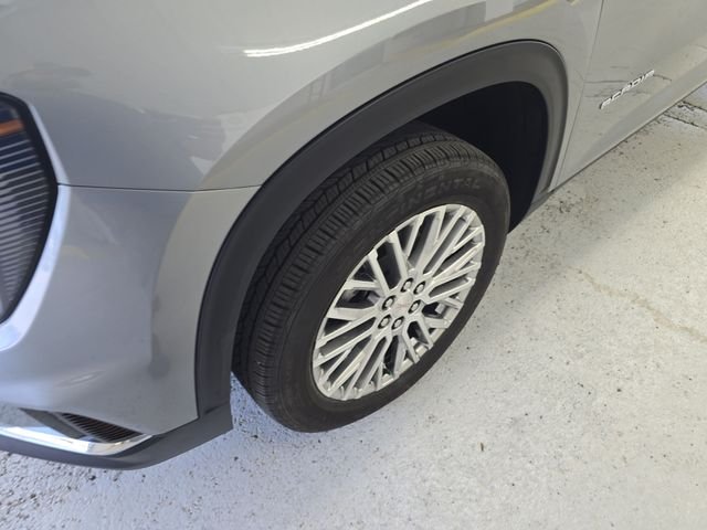 Used 2025 Silver GMC Elevation image 9