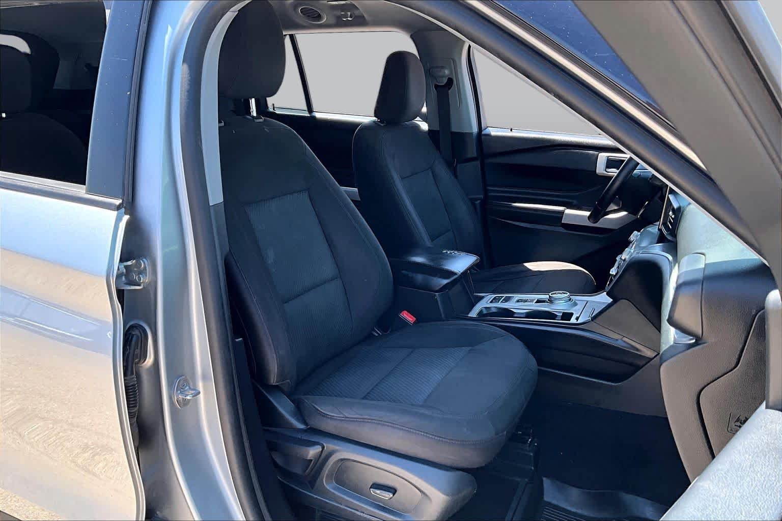 Used 2023 Iconic Silver Ford XLT image 9