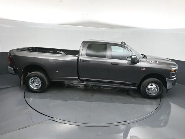 New 2026 Granite Crystal Metallic Clear-Coat Exterior Paint RAM Tradesman image 30