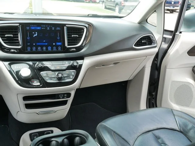 Used 2017 Silver Chrysler Premium image 26