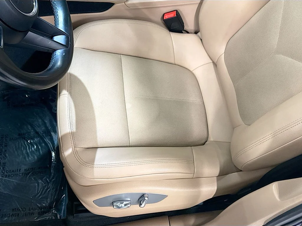 Used 2022  Porsche Base image 21