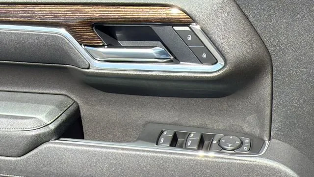 New 2026 Onyx Black GMC Elevation image 22