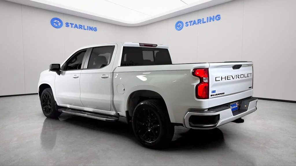 Used 2023 SUMMIT WHITE Chevrolet RST image 5