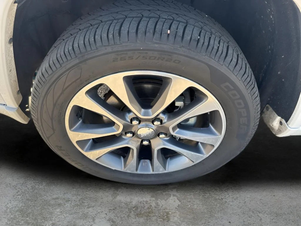 Used 2018 Ivory 3-Coat Jeep Overland image 27