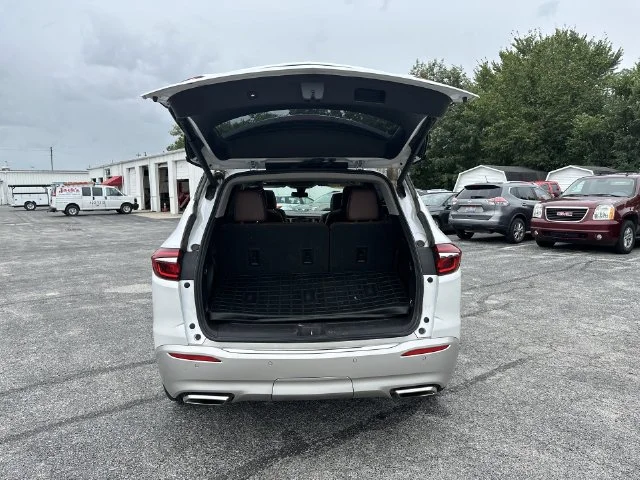 Used 2018 White Buick Avenir image 23