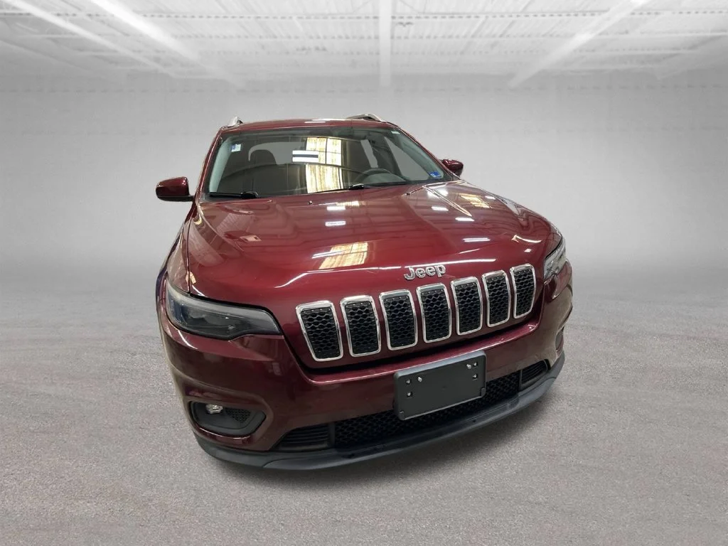 Used 2019 Red Jeep Latitude image 9