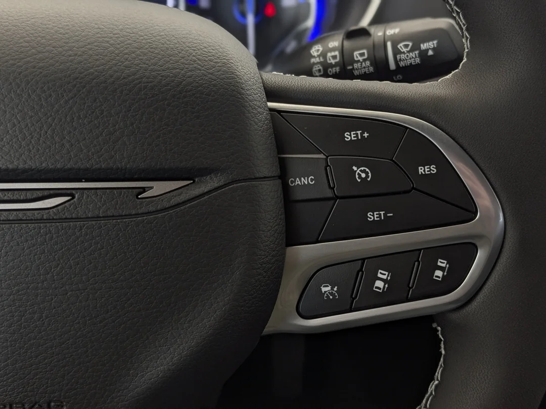 New 2027 Black Chrysler Select - - AWD - 3.6L Pentastar V6 - Adaptive Cruise Control - Blind Spot Monitor & More! image 18