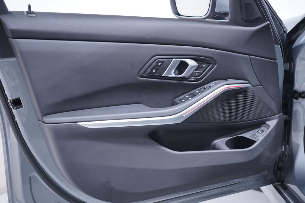 2025 BMW 3 Series 330i - Photo 17