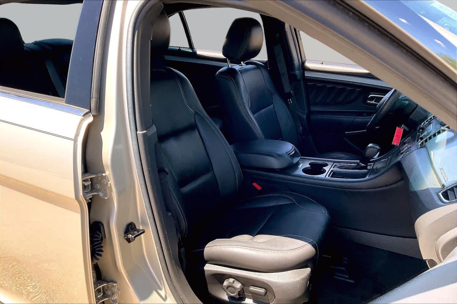 Used 2018 White Gold Metallic Ford SEL image 9