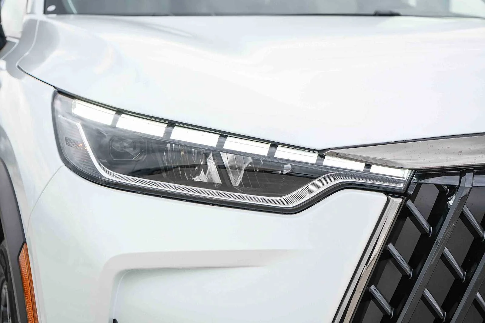 New 2026 RADIANT WHITE INFINITI Sport AWD image 4