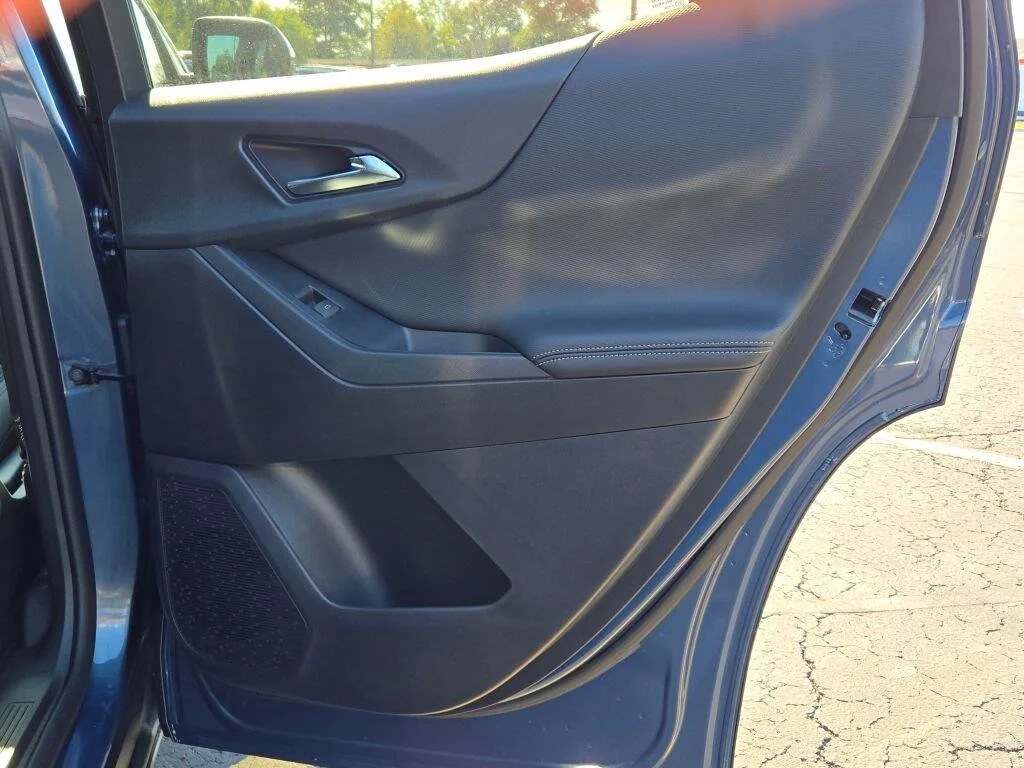 2027 Chevrolet Equinox LT - Photo 10