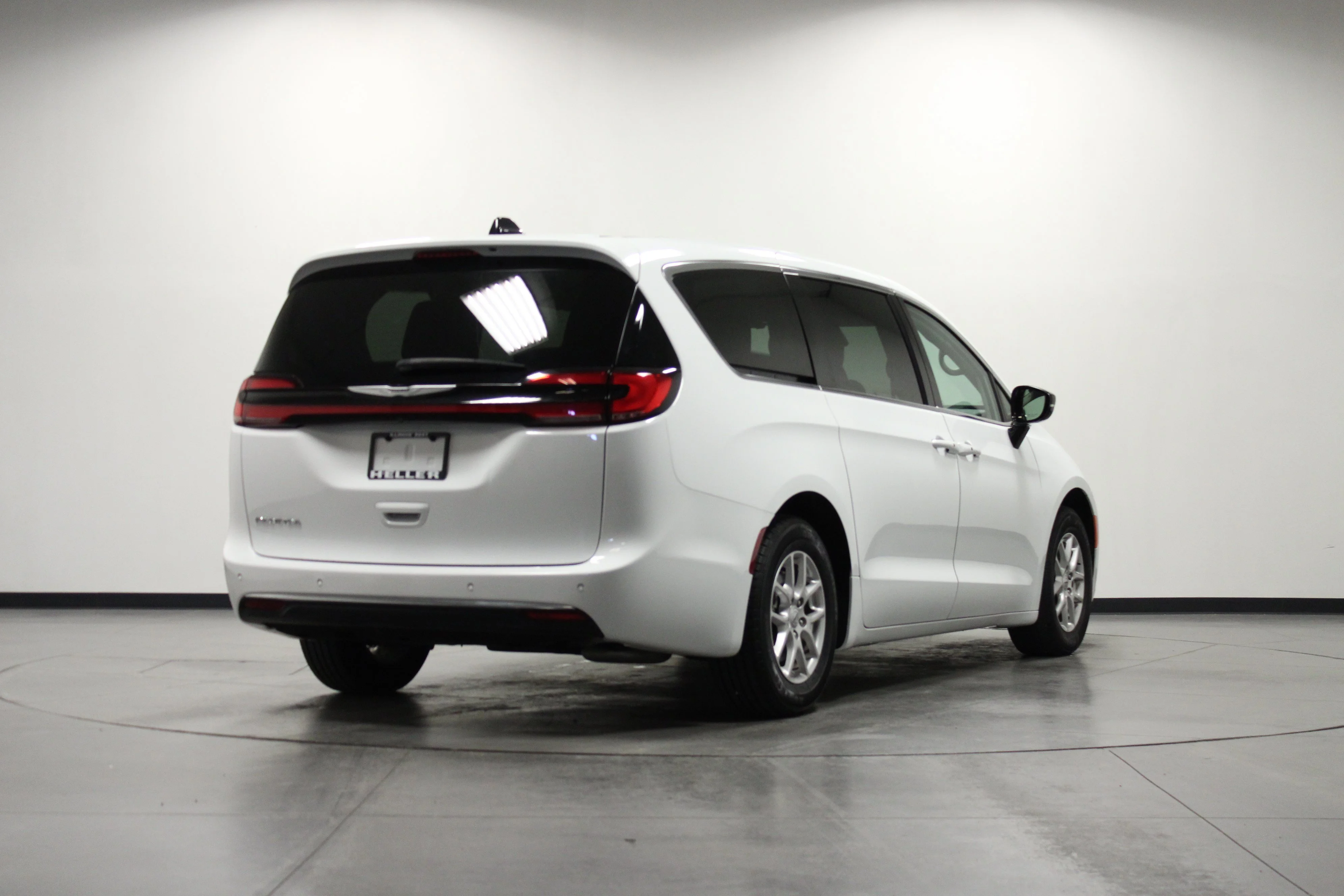 Used 2024 Bright White Clearcoat Chrysler Touring L image 4