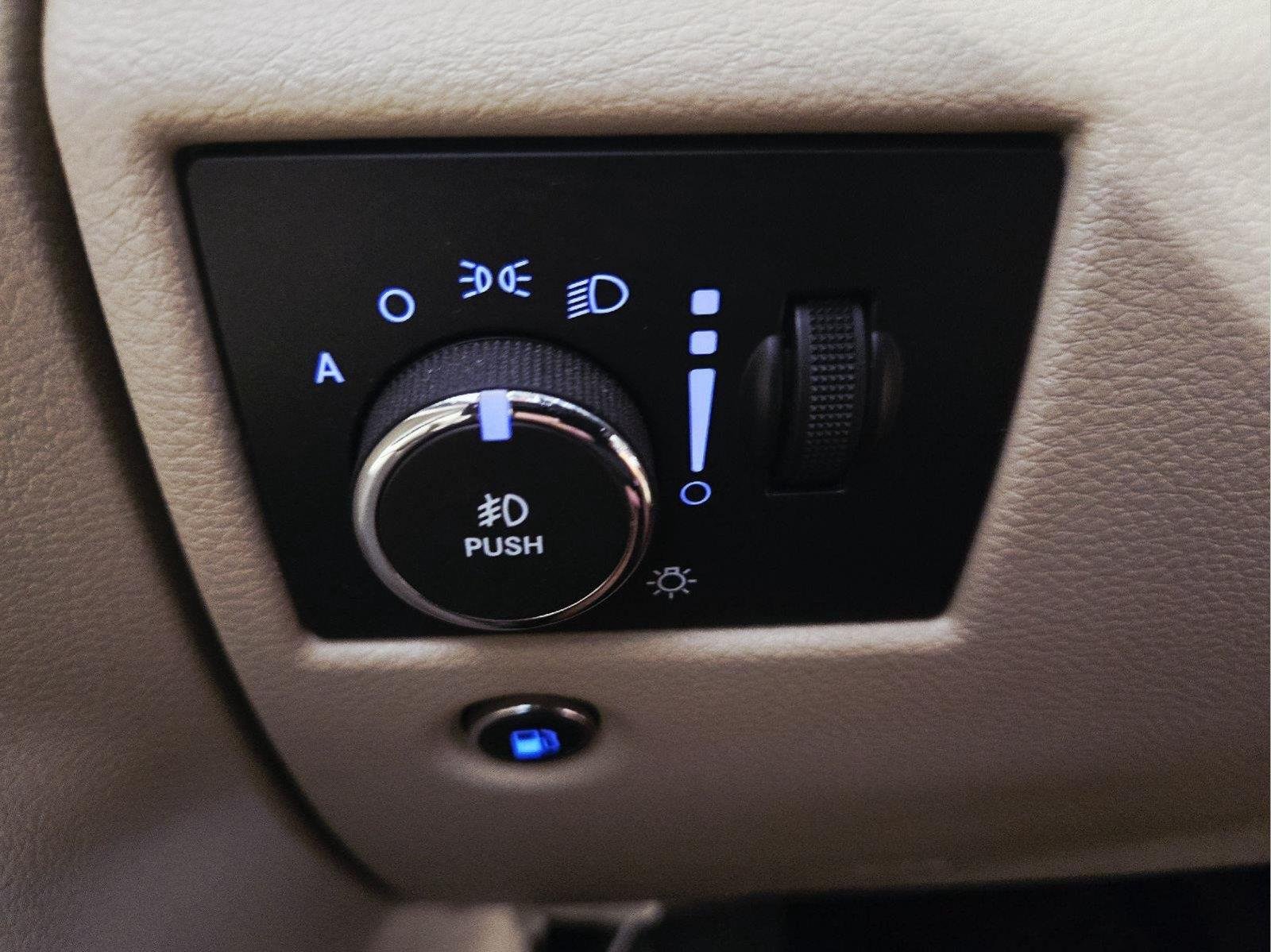 Used 2015 Bright White Clearcoat Jeep Limited image 15