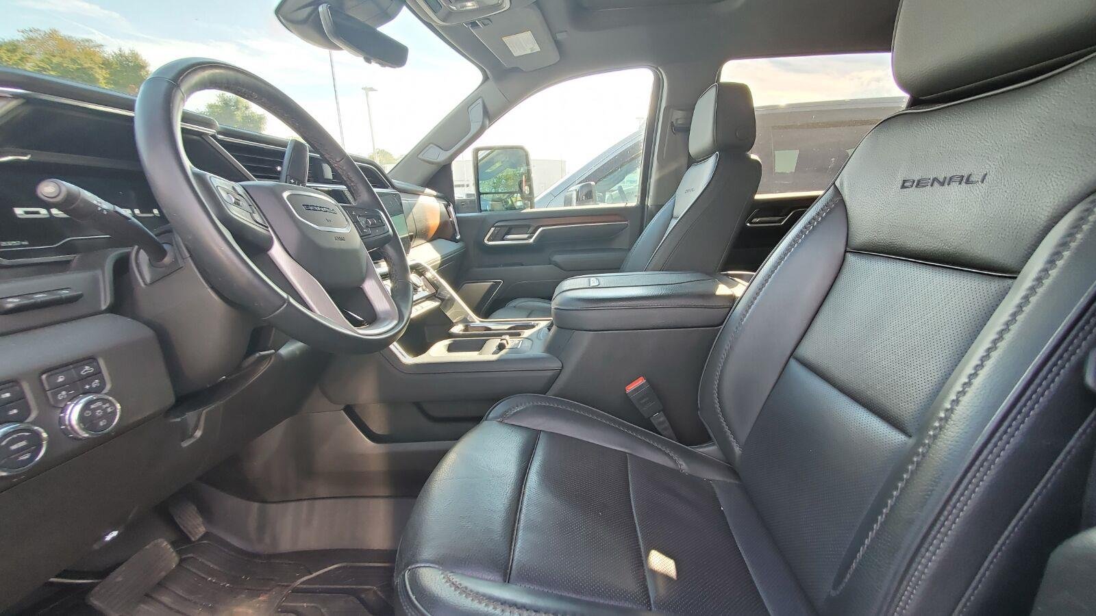 Used 2025 Sterling Metallic GMC Denali image 3