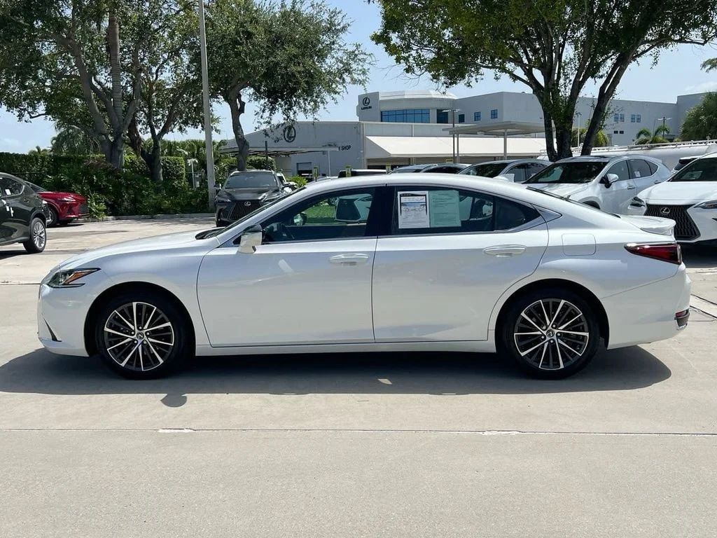 Certified Used 2025 EMINENT WHITE PEARL Lexus 300h image 4