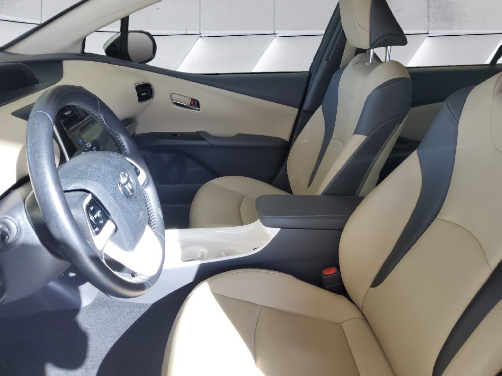 Used 2016 White Toyota Four image 7