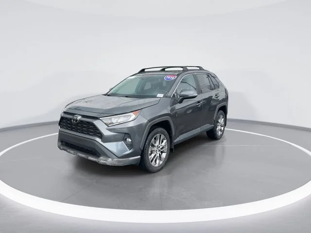 Used 2020 Gray Toyota XLE Premium image 3