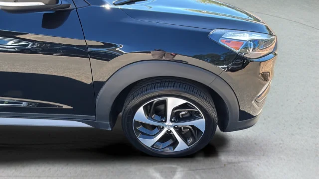 Used 2018 Black Hyundai Value image 37