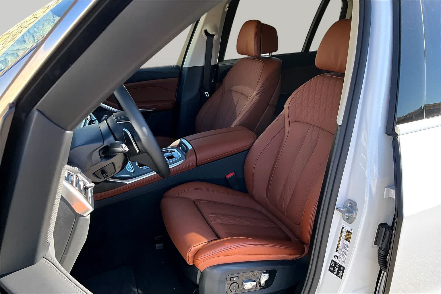 New 2026 Mineral White Metallic BMW xDrive40i image 9