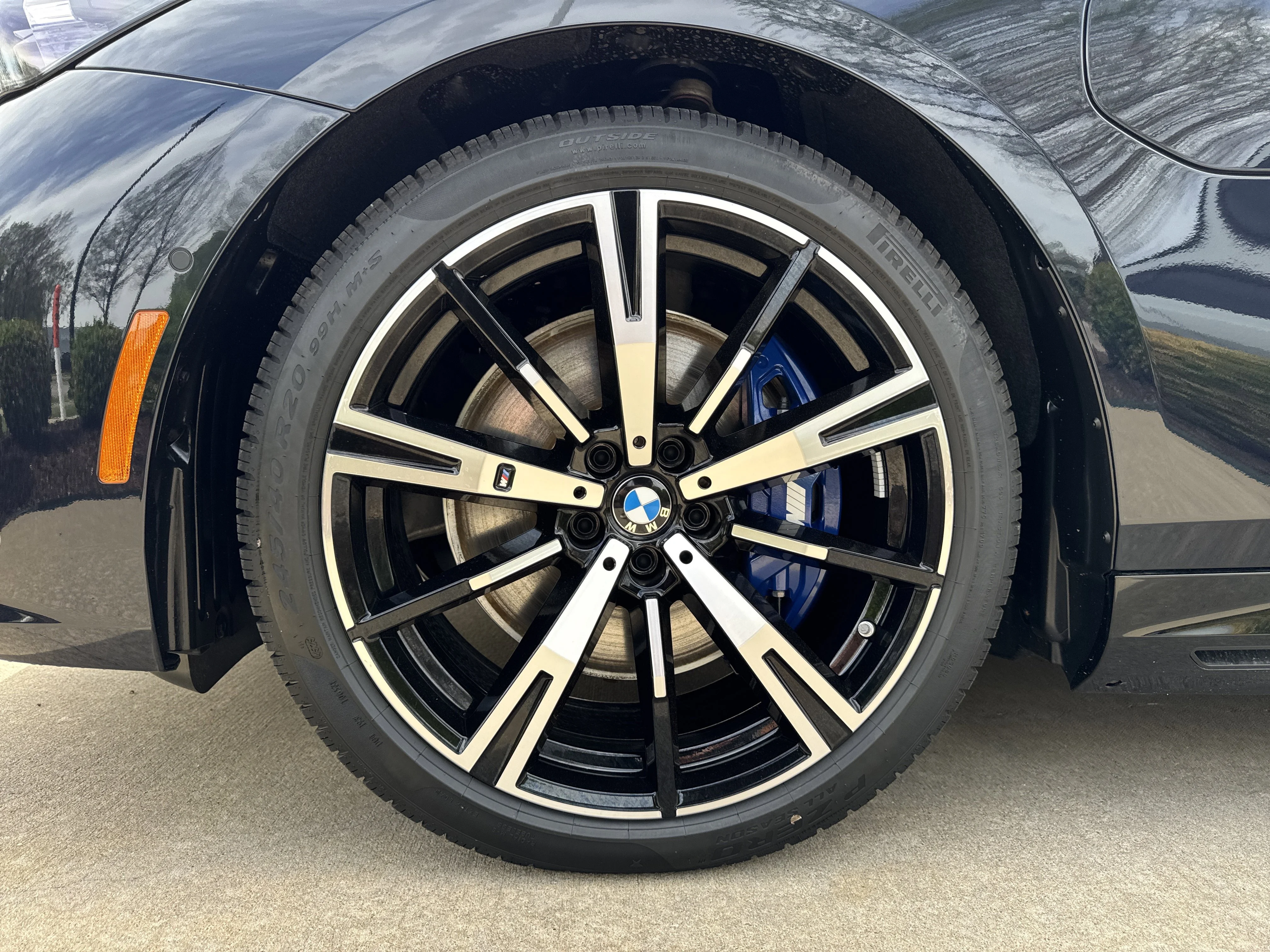 New 2026 CARBON BLACK BMW 550e xDrive image 26