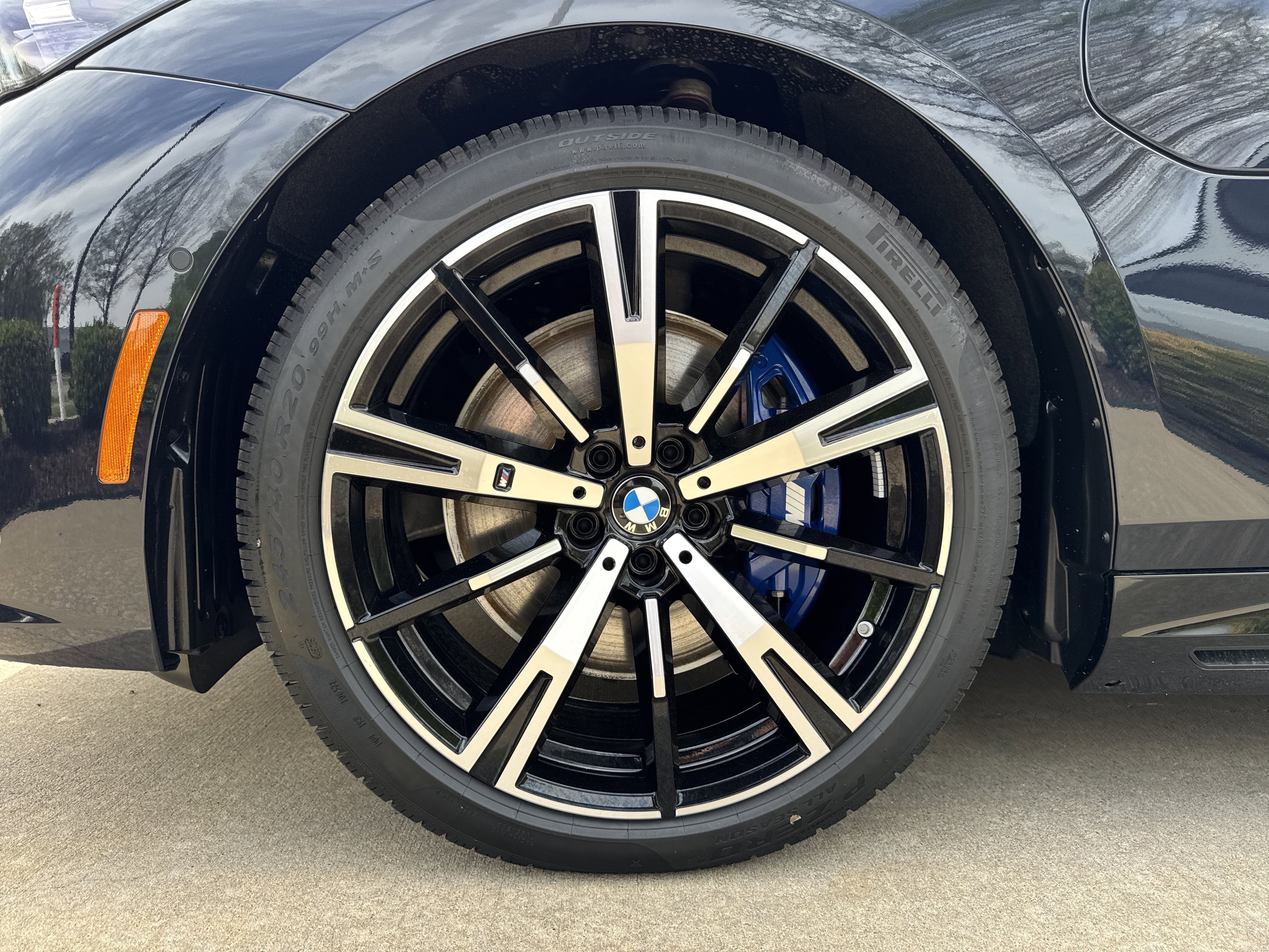 New 2026 CARBON BLACK BMW 550e xDrive image 26