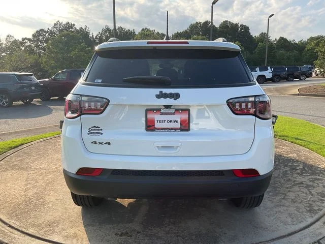 New 2026 Bright White Clearcoat Jeep Latitude image 6