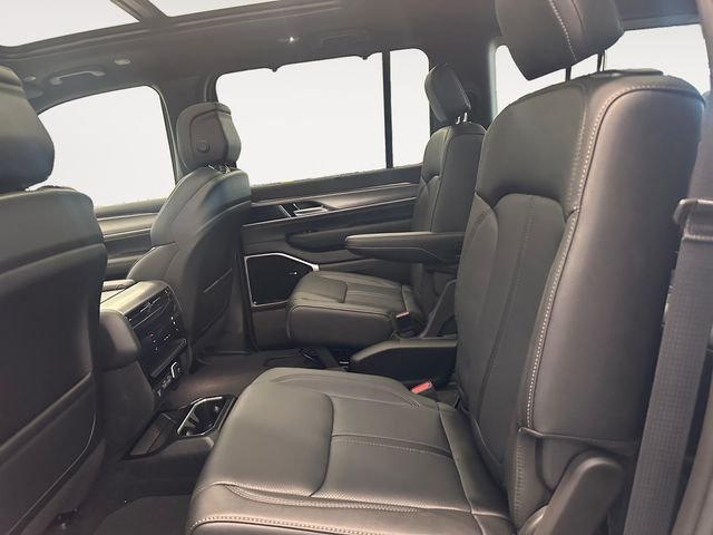 New 2026 High Gloss Black Exterior Paint Jeep Limited Reserve image 13