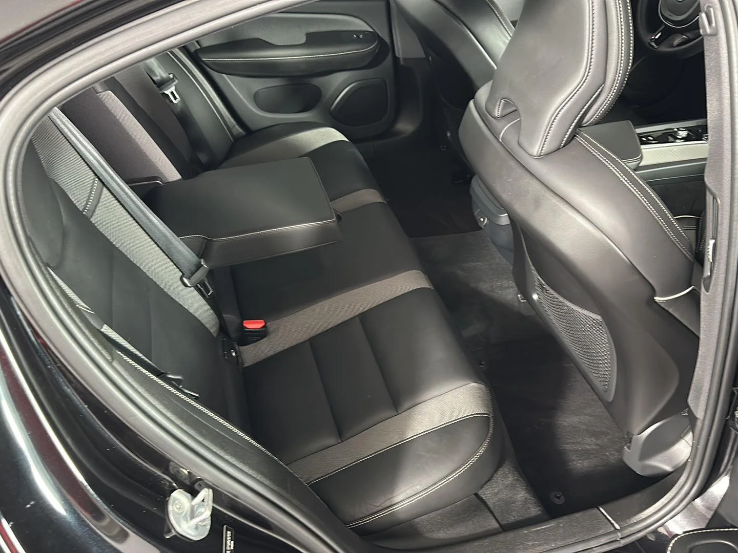 Used 2024 Onyx Black Metallic Volvo Plus Black Edition image 7