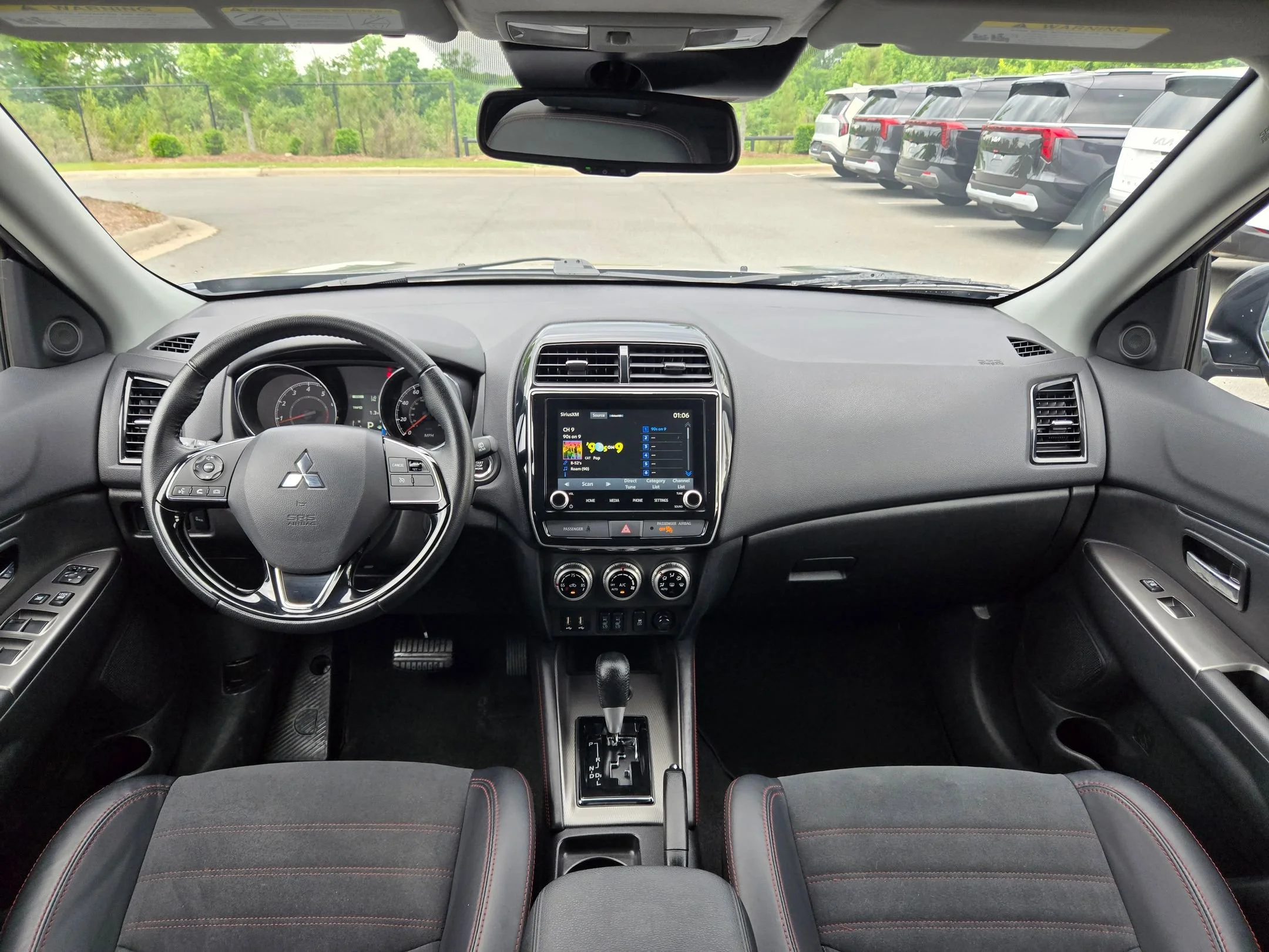 Used 2024  Mitsubishi SE image 10