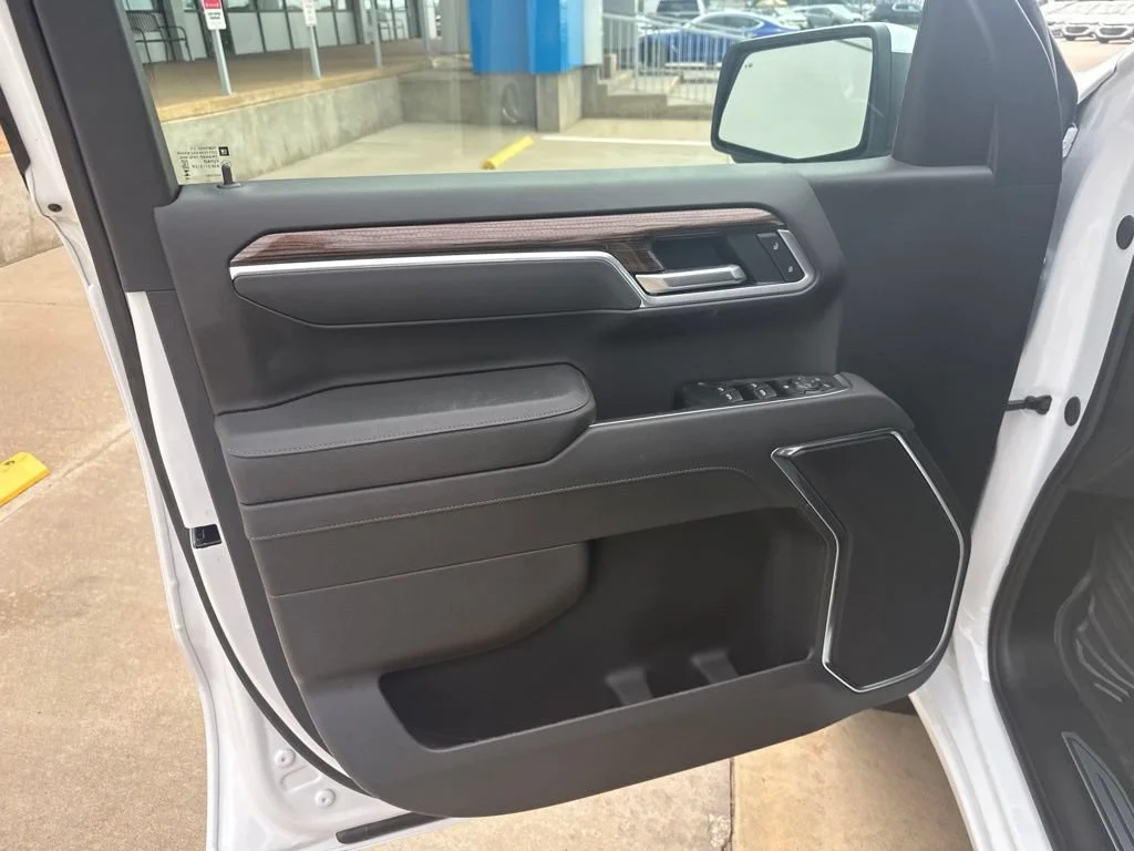 New 2026 Summit White Chevrolet LT image 6