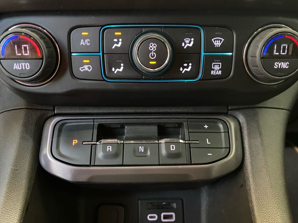 Used 2023 White GMC AT4 image 27