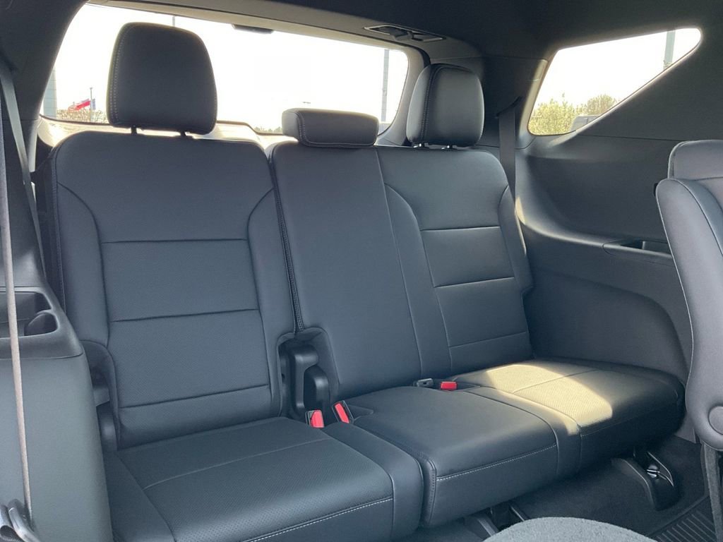 New 2026 Mosaic Black Metallic Chevrolet High Country image 27