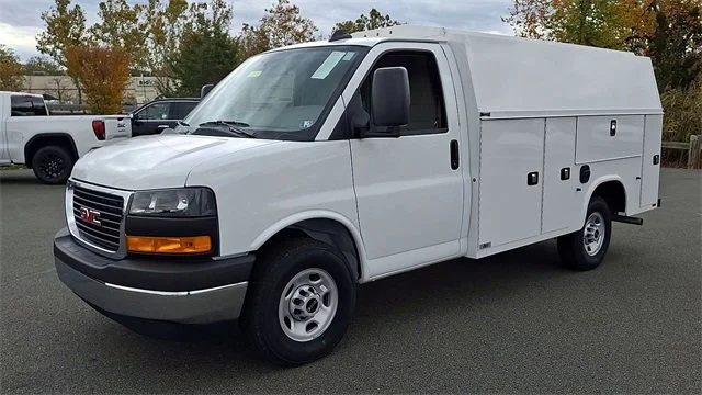 New 2025 Summit White GMC 1WT image 5