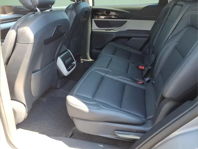 Used 2025 Gray Lincoln Premiere image 16
