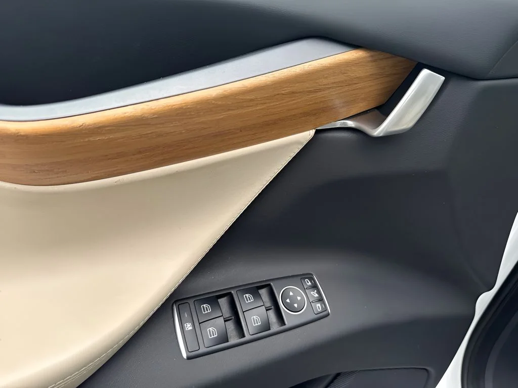 Used 2019  Tesla 100D image 29