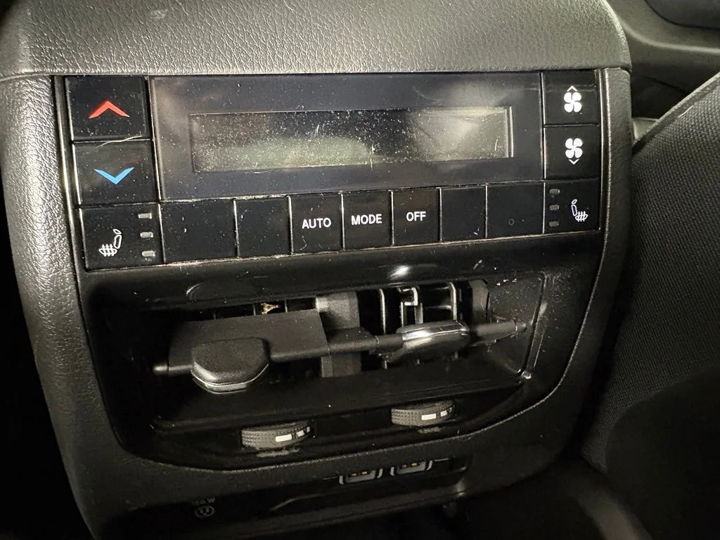 Used 2024 Silver Jeep Limited image 40